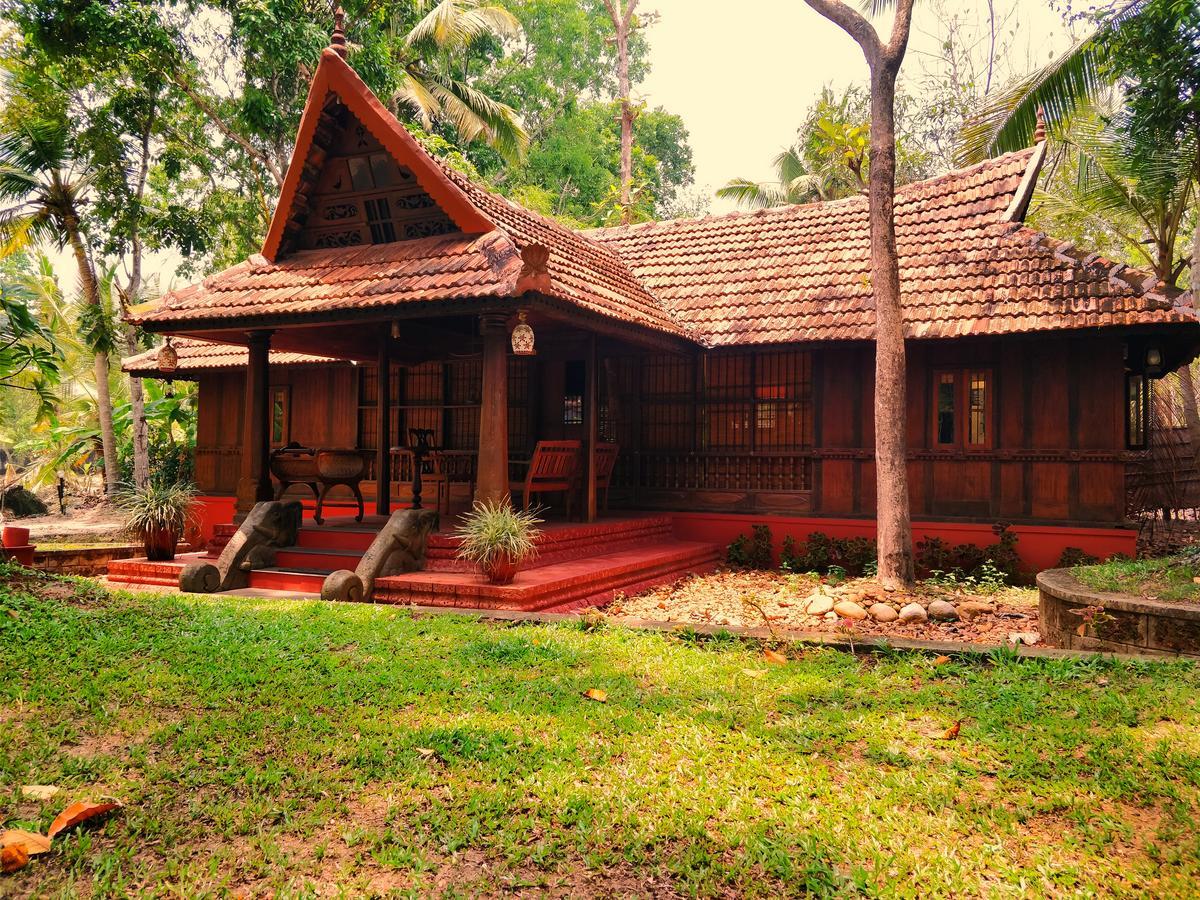 Palathra Heritage Mararikulam Exterior photo
